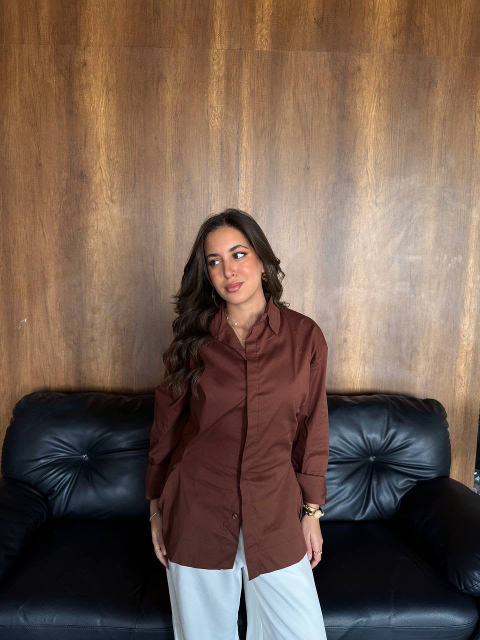Shirt with a knot at the back