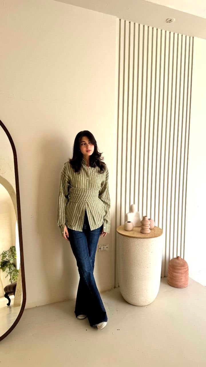 Stripped shirt with back bow