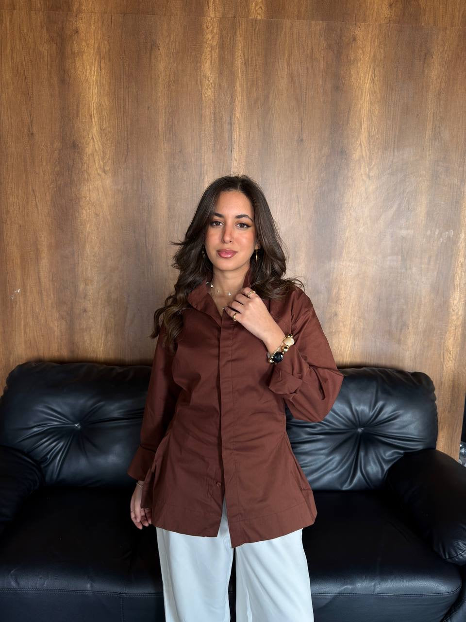 Shirt with a knot at the back