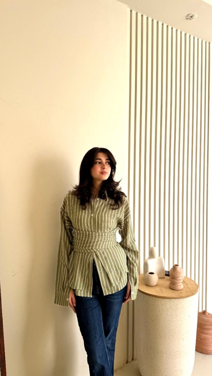 Stripped shirt with back bow