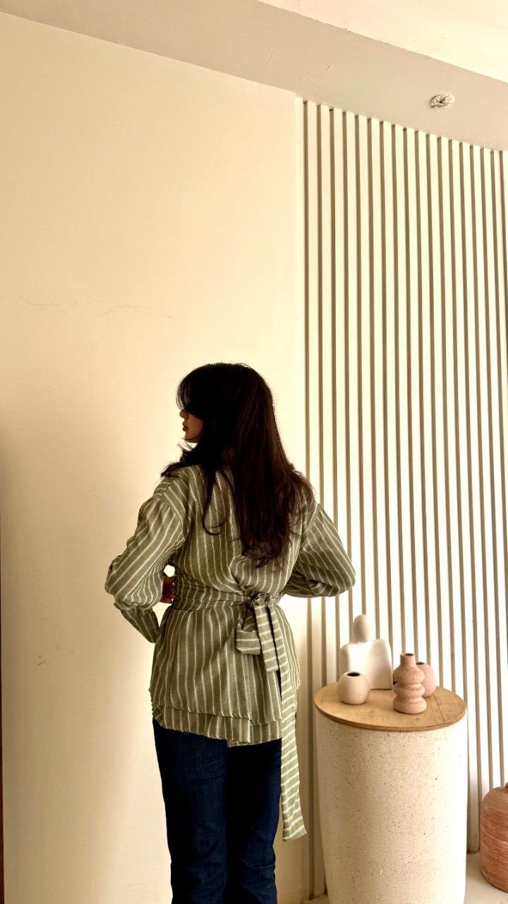 Stripped shirt with back bow